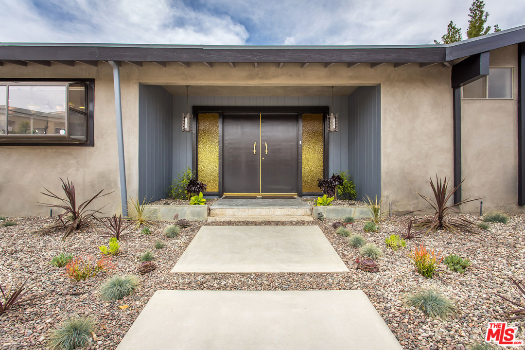 2081 Stradella Road Los Angeles, CA 90077 - Photo 3 of 29