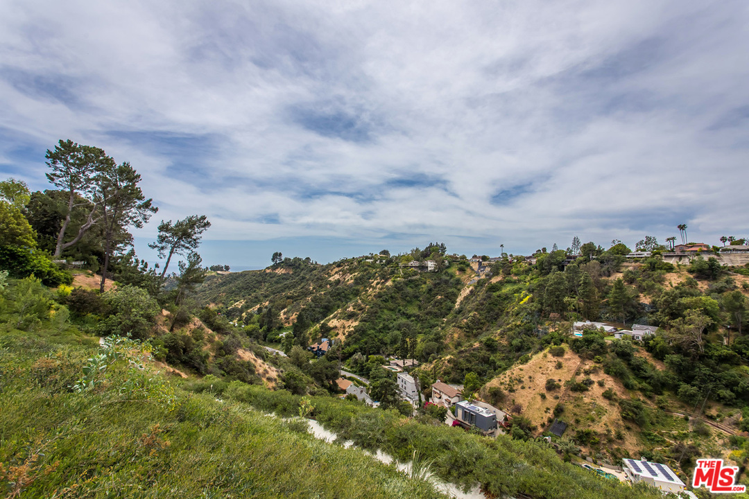 2081 Stradella Road Los Angeles, CA 90077 - Photo 8 of 29