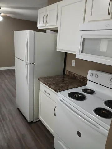 $950 | 801 Pearl Avenue, Unit 106, Marshall, MN 56258