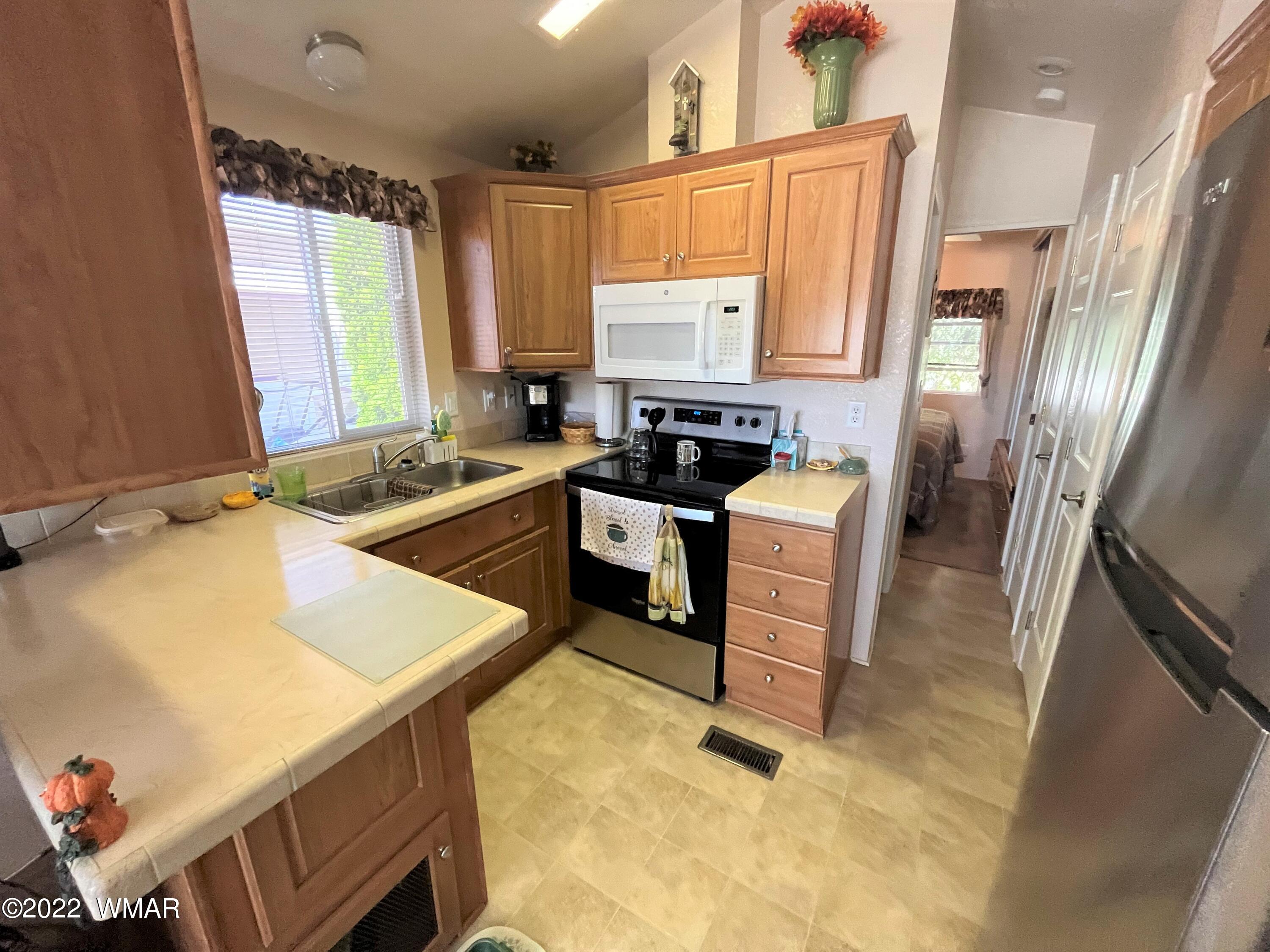 8227 Rainbow Loop, Unit 454 Show Low, AZ 85901 - Photo 8 of 41
