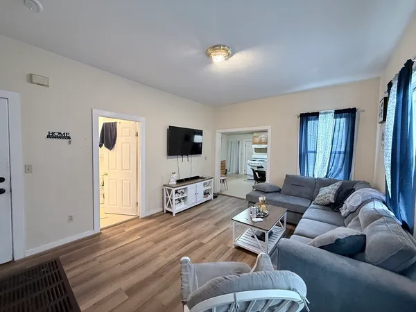 $2,500 | 7 Cottage Street, Unit 2, Worcester, MA 01609