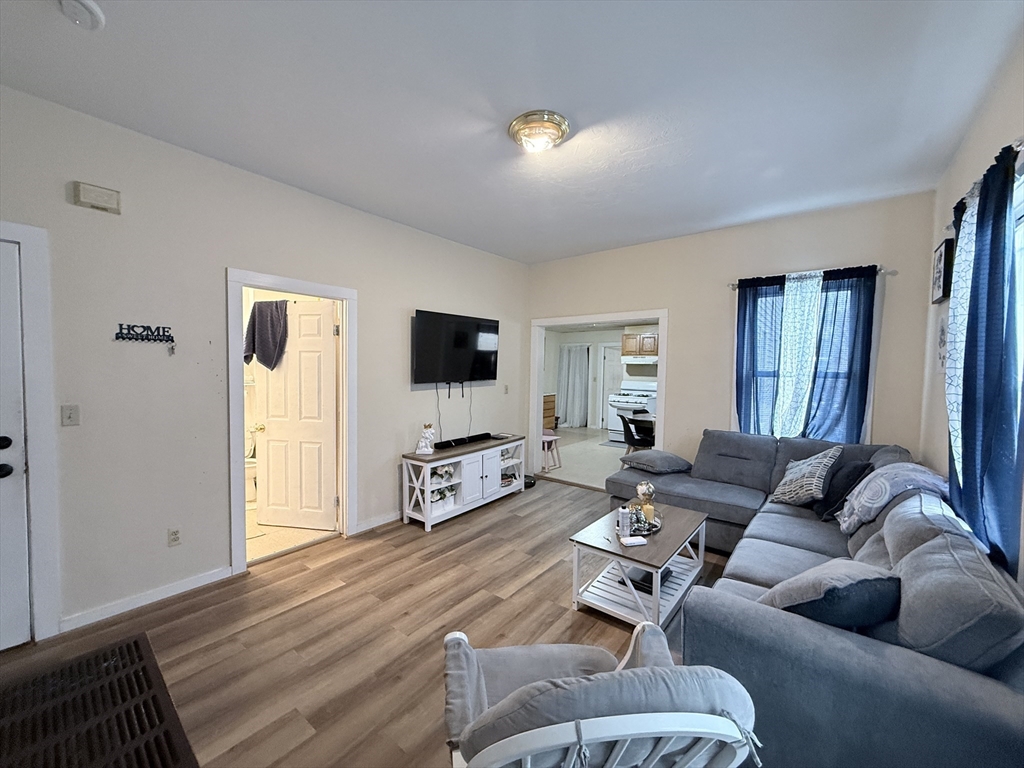 7 Cottage Street, Unit 2 Worcester, MA 01609 - Photo 2 of 10