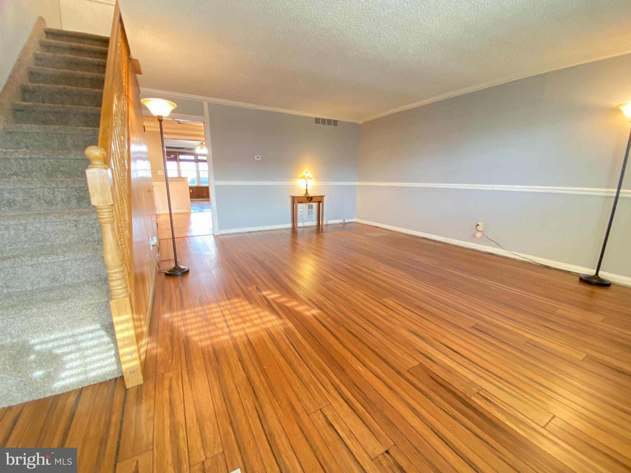 3209 Fairdale Road Philadelphia, PA 19154 - Photo 4 of 23 Large great room w/ chair rail & deep coat closet