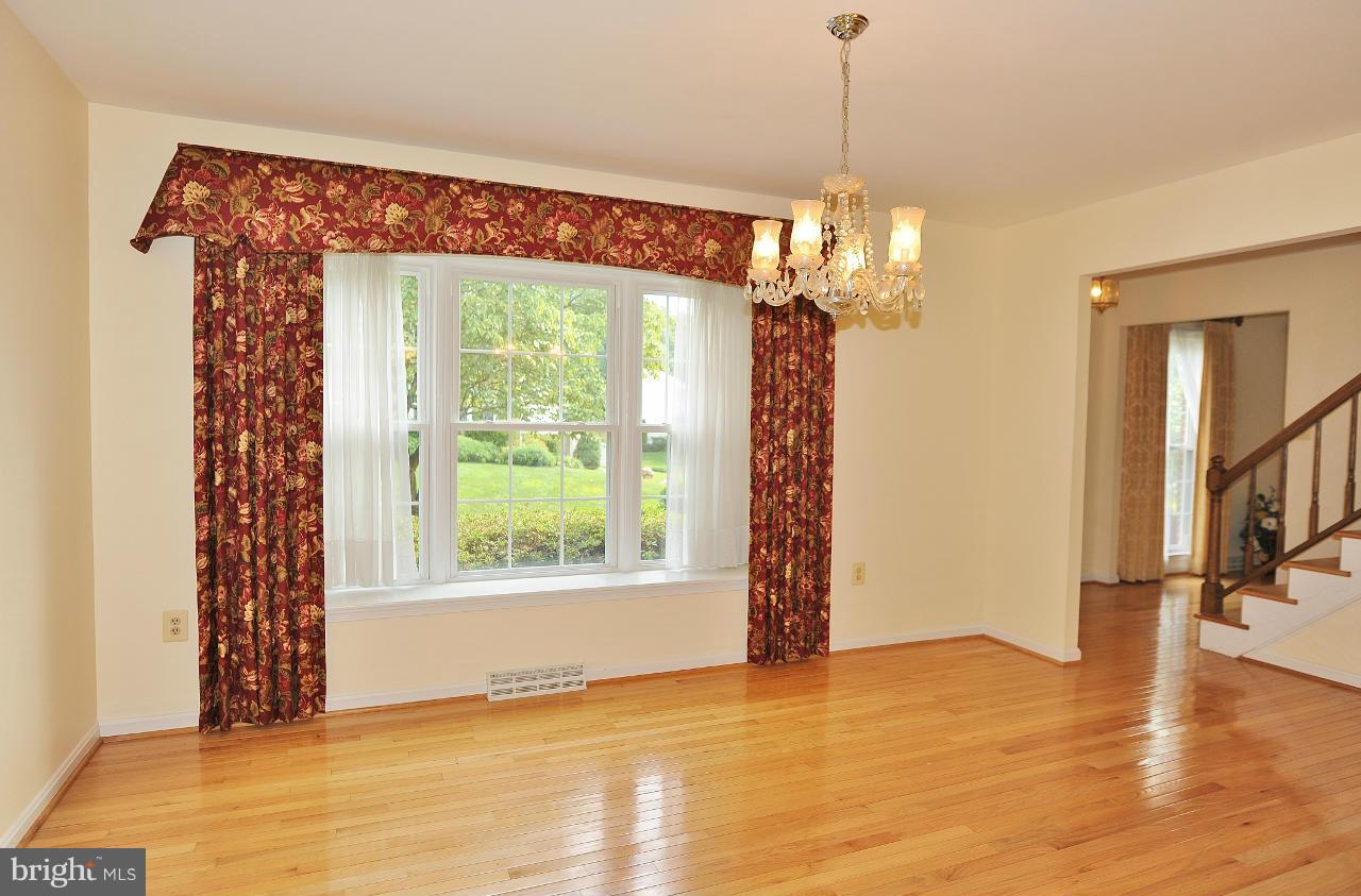 8816 Shadowlake Way Springfield, VA 22153 - Photo 4 of 23 Dining Room