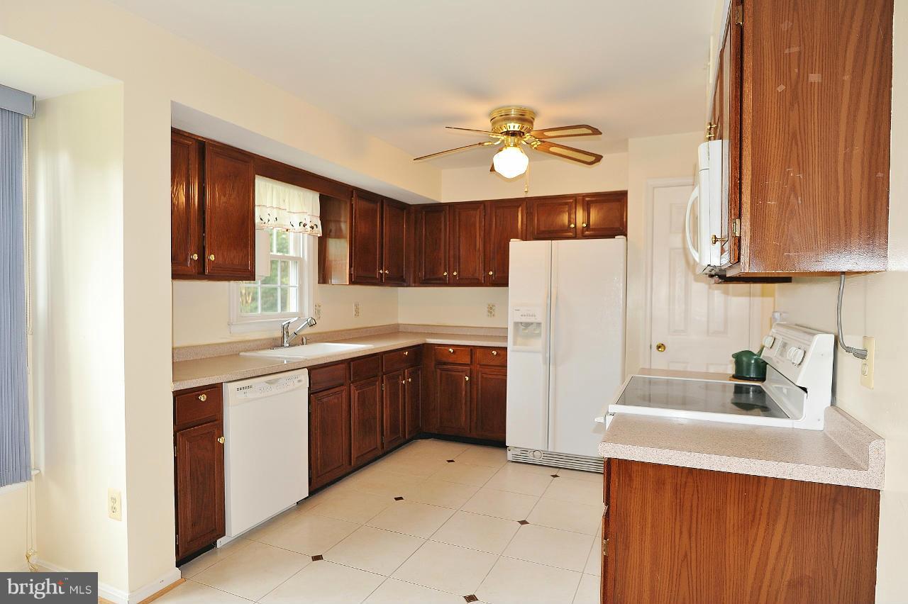 8816 Shadowlake Way Springfield, VA 22153 - Photo 5 of 23 Kitchen