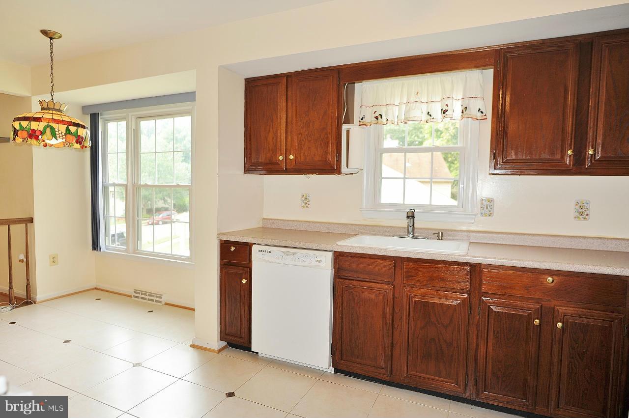 8816 Shadowlake Way Springfield, VA 22153 - Photo 6 of 23 Kitchen
