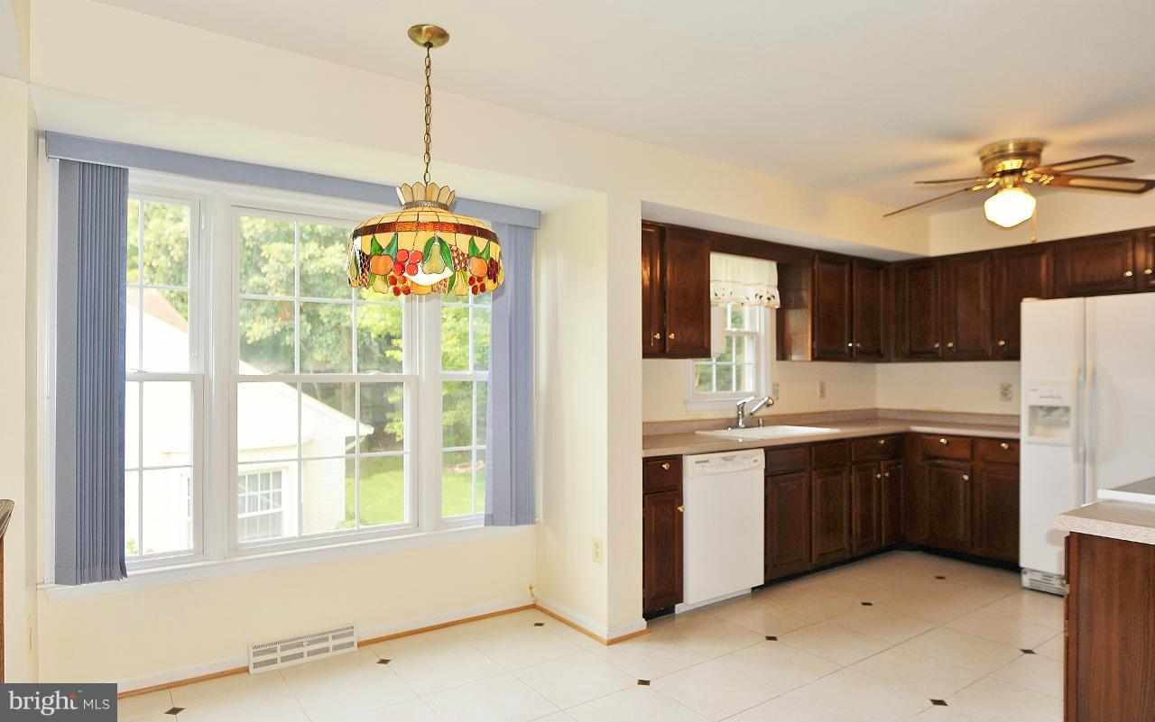 8816 Shadowlake Way Springfield, VA 22153 - Photo 7 of 23 Kitchen