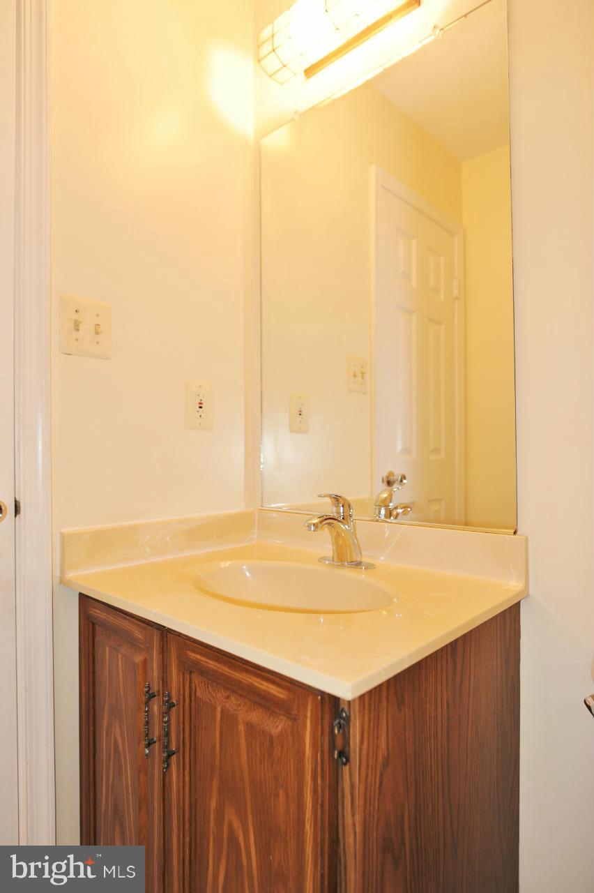 8816 Shadowlake Way Springfield, VA 22153 - Photo 9 of 23 Powder Room