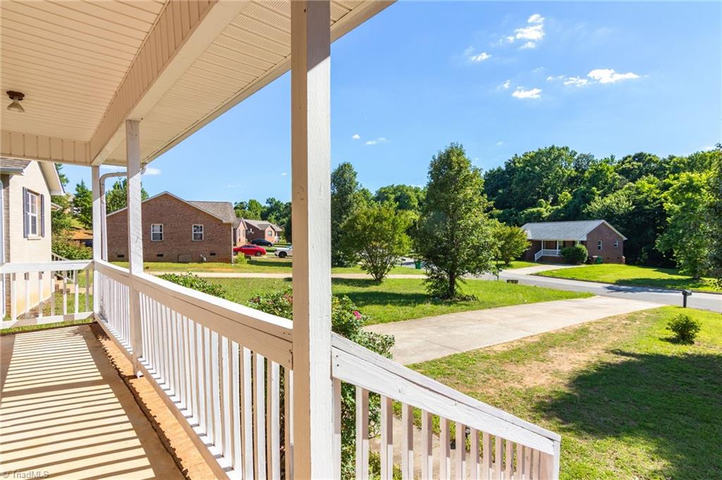 1528 Ambridge Court High Point, NC 27265 - Photo 5 of 28