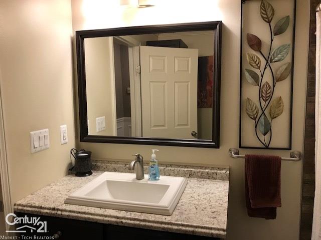 11176 North Pearson Road Utica, MI 48315 - Photo 35 of 48