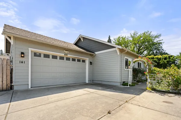 $385,000 | 141 Alta Lane, Central Point, OR 97502