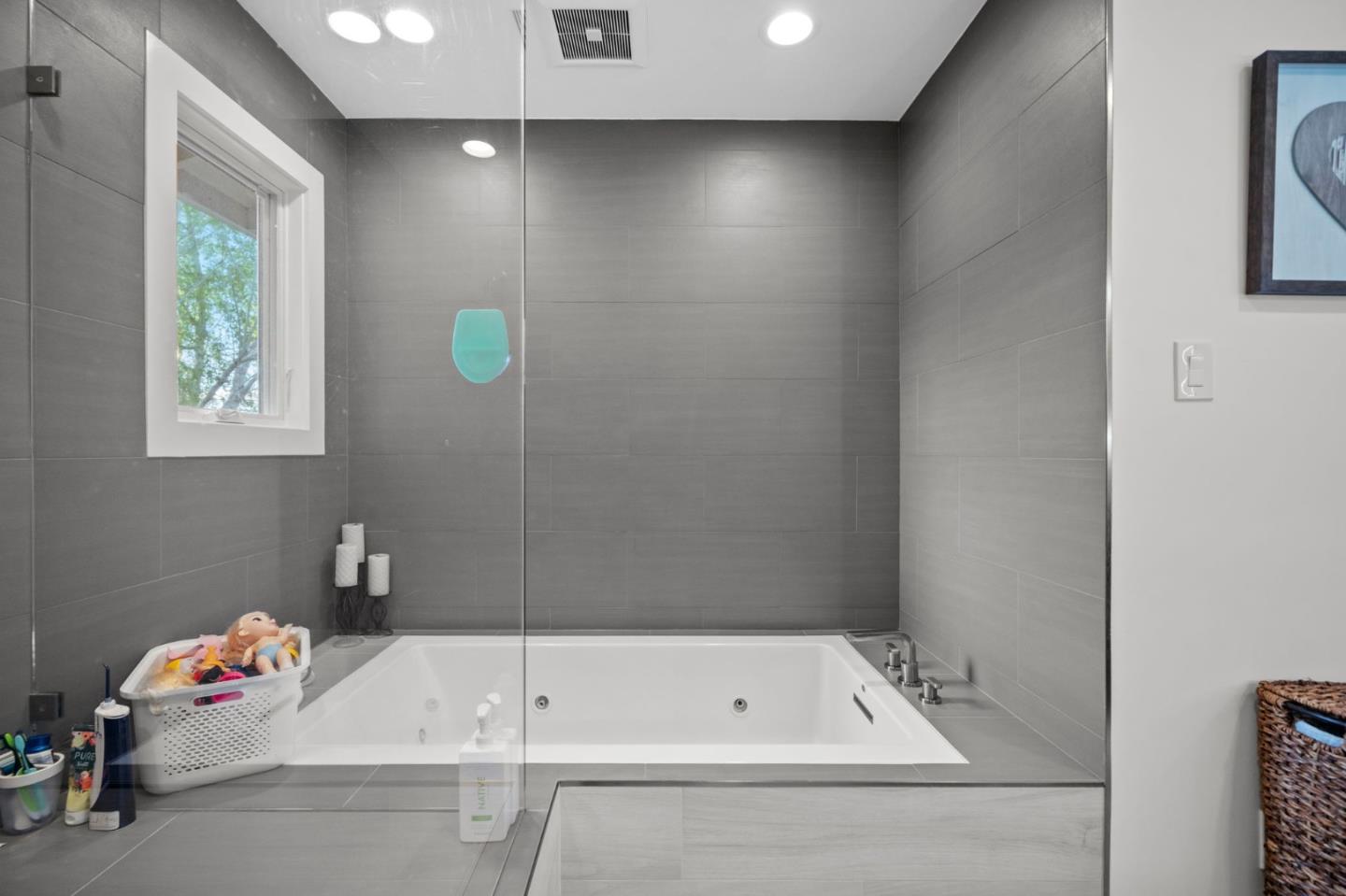 575 Darrell Road Hillsborough, CA 94010 - Photo 38 of 75