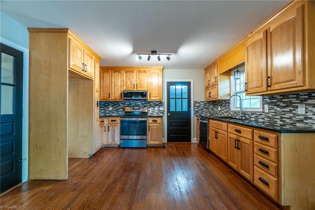 3500 Community Church Road Pfafftown, NC 27040 - Photo 11 of 37 Gallery Image 11