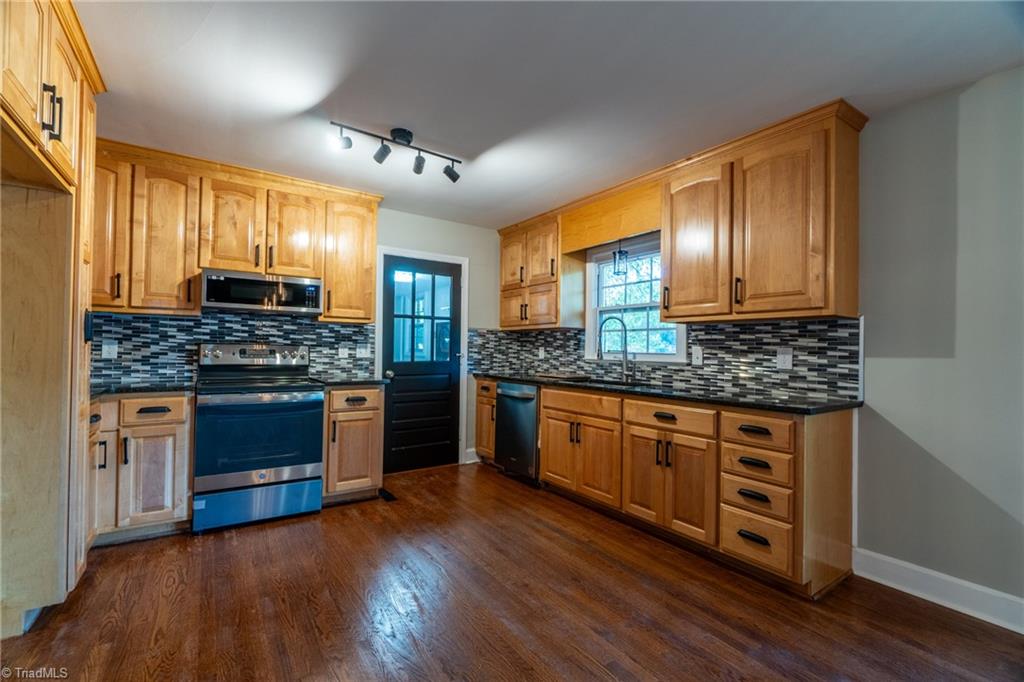 3500 Community Church Road Pfafftown, NC 27040 - Photo 10 of 37 Gallery Image 10