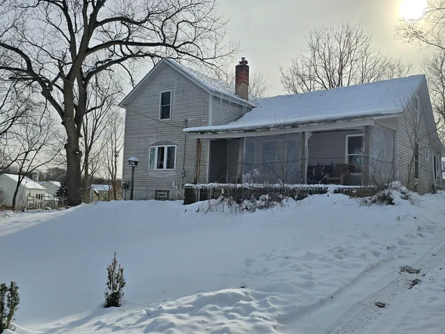 $250,000 | 3820 11 Mile Road Northeast, Rockford, MI 49341