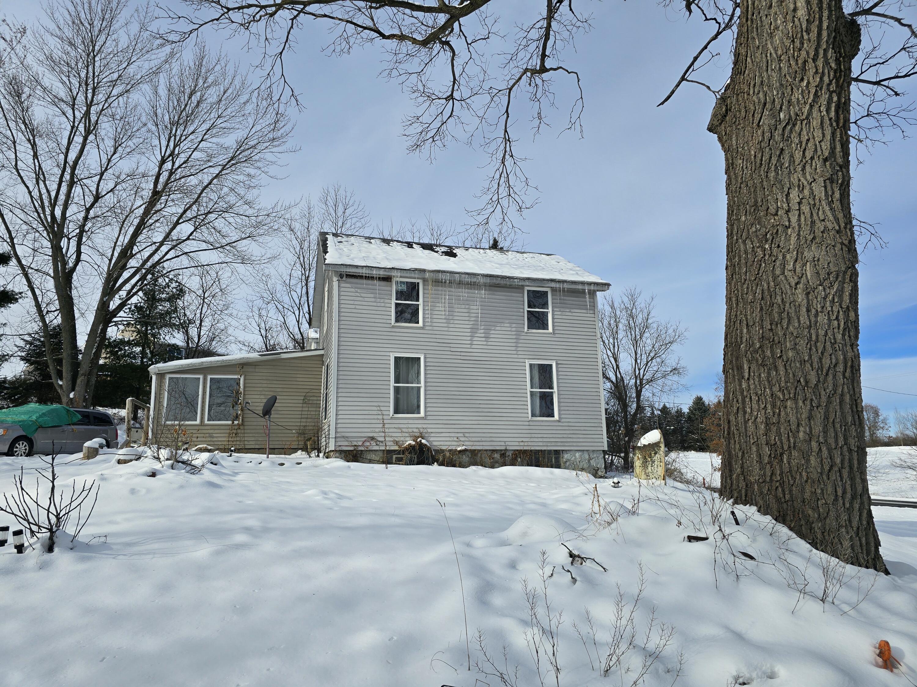 3820 11 Mile Road Northeast Rockford, MI 49341 - Photo 4 of 27 20251208_115505