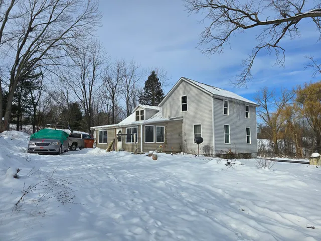 $250,000 | 3820 11 Mile Road Northeast, Rockford, MI 49341