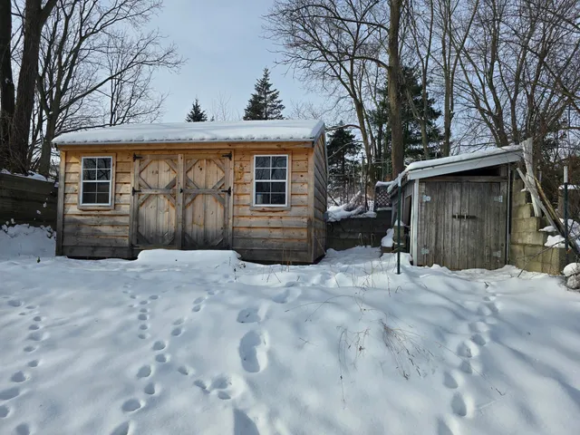 $250,000 | 3820 11 Mile Road Northeast, Rockford, MI 49341