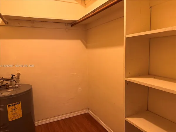 $1,500 | 2210 Taylor Street, Unit 305, Hollywood, FL 33020