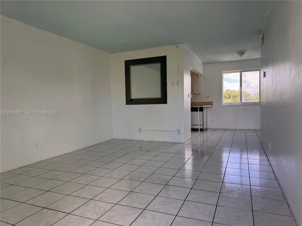 $1,500 | 2210 Taylor Street, Unit 305, Hollywood, FL 33020