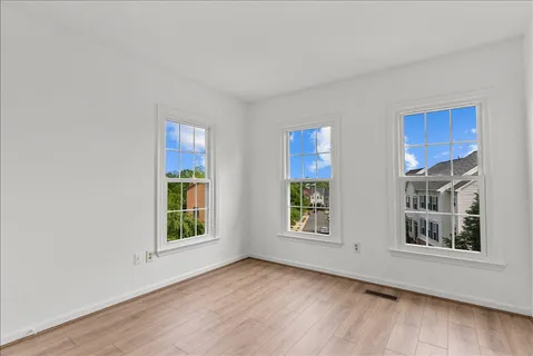 $669,000 | 671 Burnside Terrace Southeast, Leesburg, VA 20175