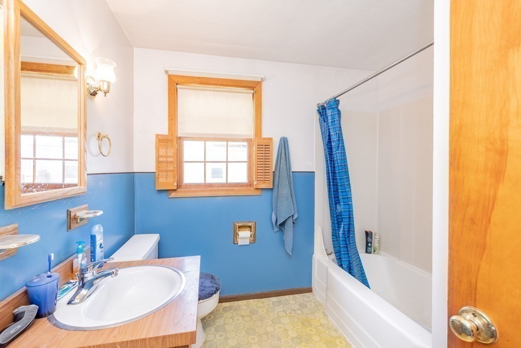 43 Griffin Street Springfield, MA 01104 - Photo 11 of 20
