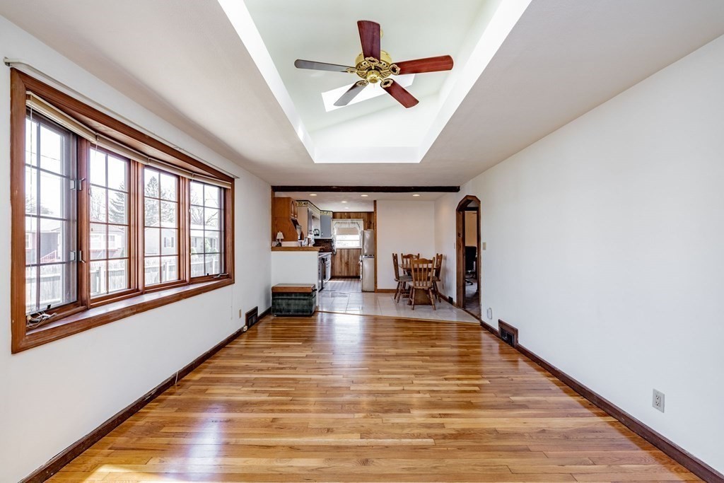 43 Griffin Street Springfield, MA 01104 - Photo 4 of 20