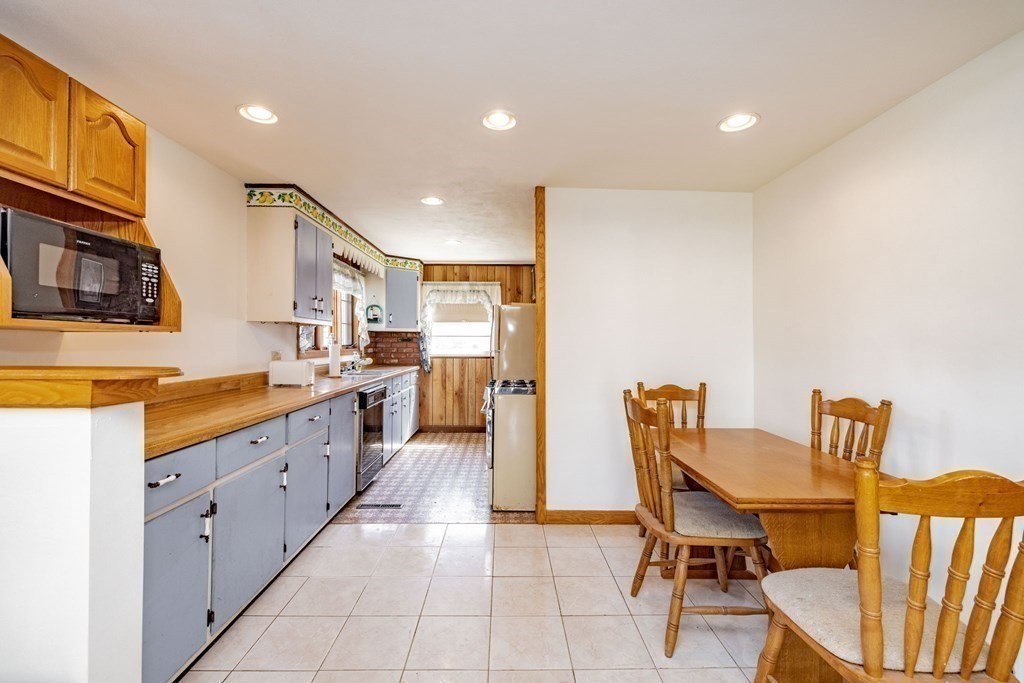 43 Griffin Street Springfield, MA 01104 - Photo 7 of 20
