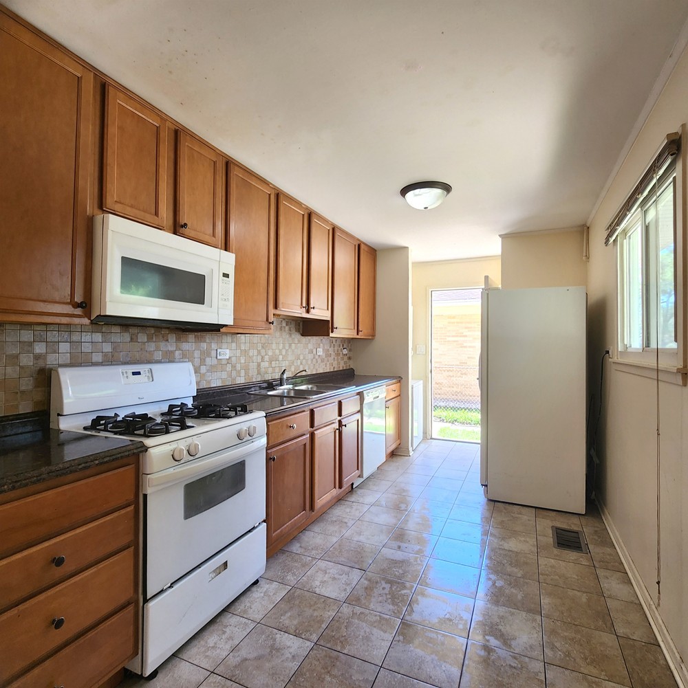 245 East Dennis Road Wheeling, IL 60090 - Photo 4 of 11