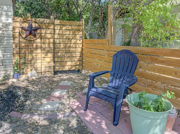 a view of a chairs in a backyard