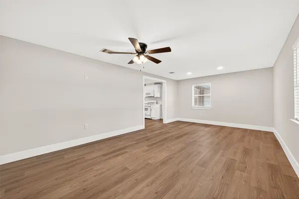 $2,100 | 15230 Highway 36, Needville, TX 77461