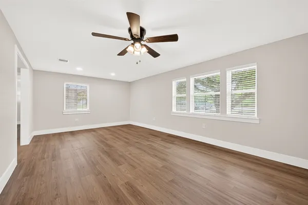$2,100 | 15230 Highway 36, Needville, TX 77461