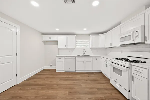 $2,100 | 15230 Highway 36, Needville, TX 77461