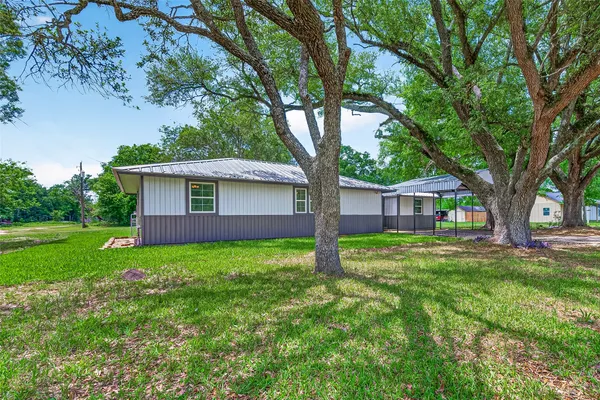 $2,100 | 15230 Highway 36, Needville, TX 77461