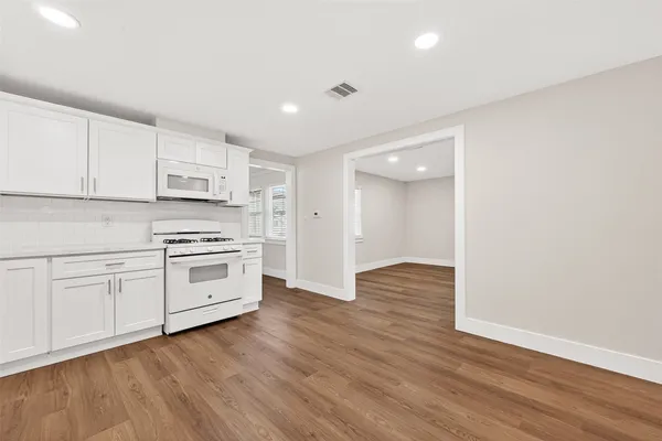 $2,100 | 15230 Highway 36, Needville, TX 77461