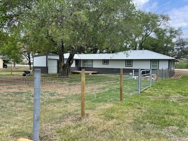$2,100 | 15230 Highway 36, Needville, TX 77461