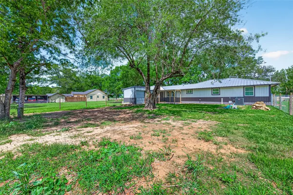 $2,100 | 15230 Highway 36, Needville, TX 77461