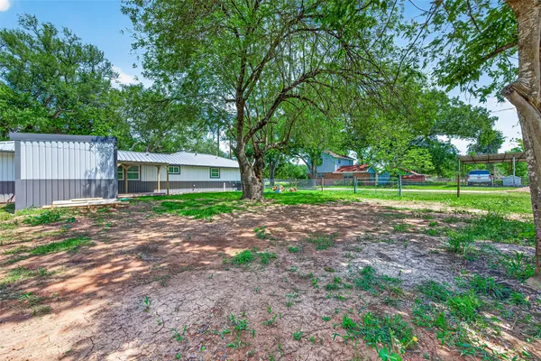 $2,100 | 15230 Highway 36, Needville, TX 77461