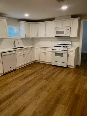 $2,100 | 15230 Highway 36, Needville, TX 77461