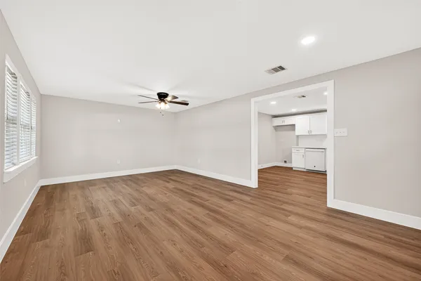 $2,100 | 15230 Highway 36, Needville, TX 77461