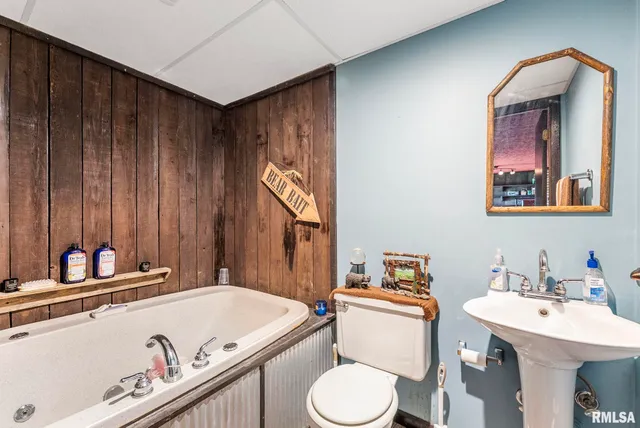 $370,000 | 25622 1st Avenue North, Hillsdale, IL 61257