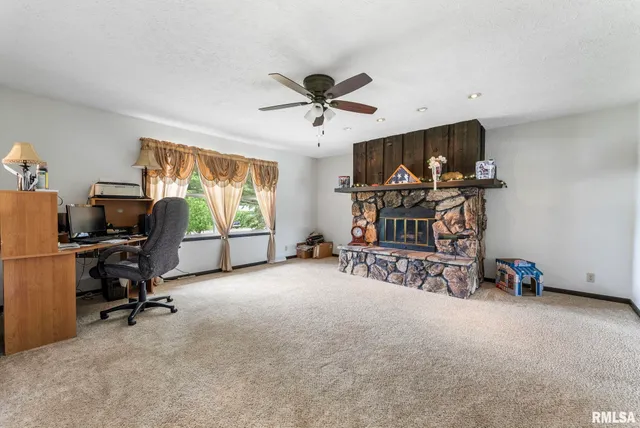 $370,000 | 25622 1st Avenue North, Hillsdale, IL 61257