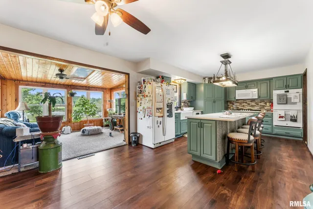 $370,000 | 25622 1st Avenue North, Hillsdale, IL 61257