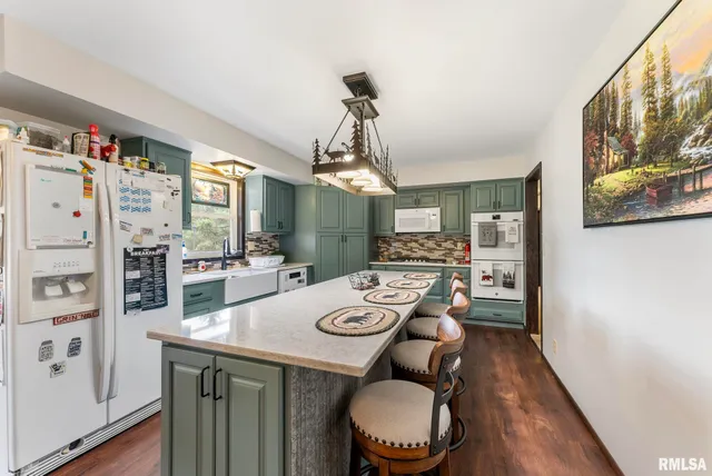 $370,000 | 25622 1st Avenue North, Hillsdale, IL 61257