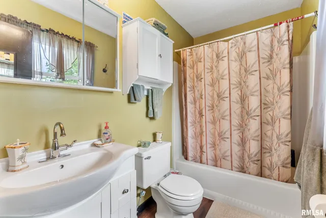 $370,000 | 25622 1st Avenue North, Hillsdale, IL 61257