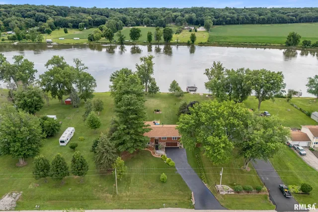 $370,000 | 25622 1st Avenue North, Hillsdale, IL 61257