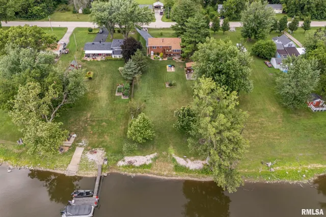 $370,000 | 25622 1st Avenue North, Hillsdale, IL 61257