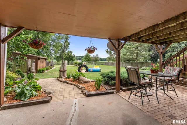 $370,000 | 25622 1st Avenue North, Hillsdale, IL 61257