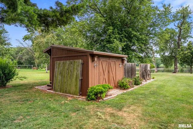 $370,000 | 25622 1st Avenue North, Hillsdale, IL 61257