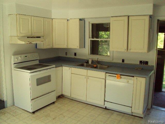 4660 Nicol Road Carsonville, MI 48419 - Photo 3 of 9 9 Kitchen
